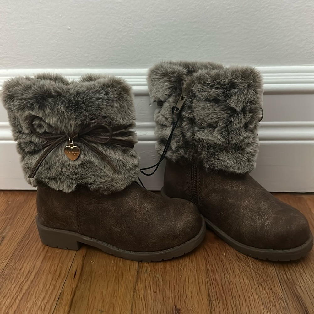 NWT Fleece lined toddler boots.